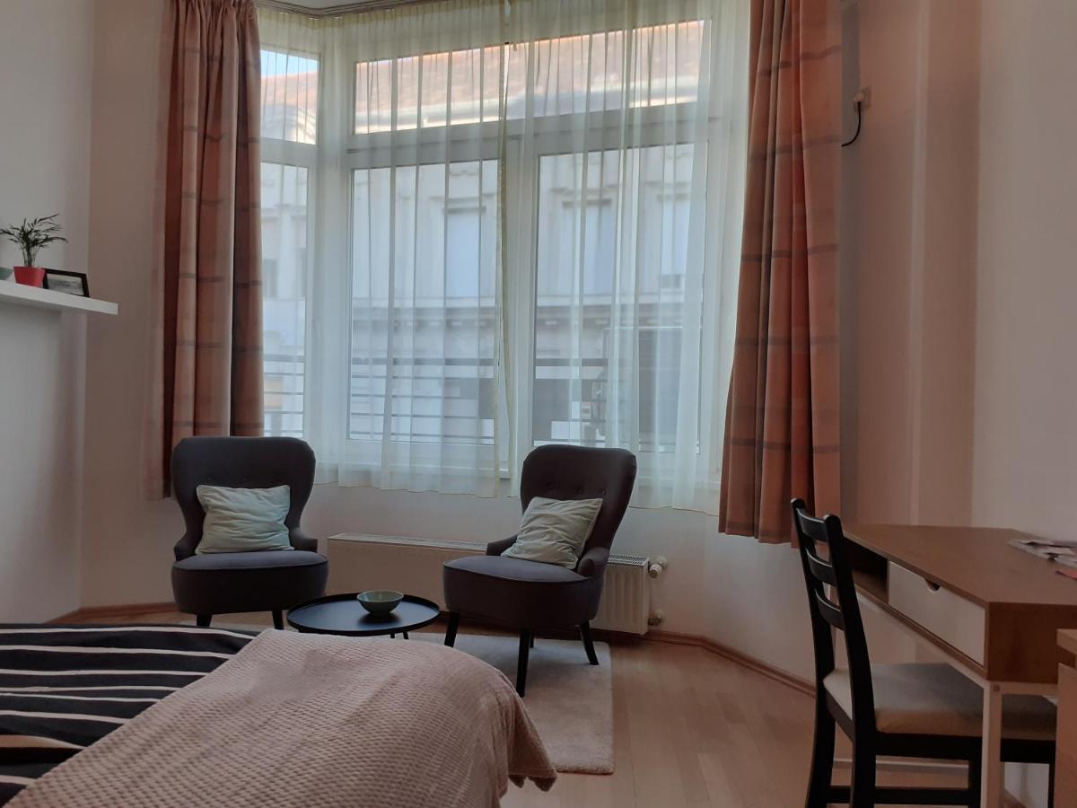Central Belvedere Apartman Budapeste Exterior foto